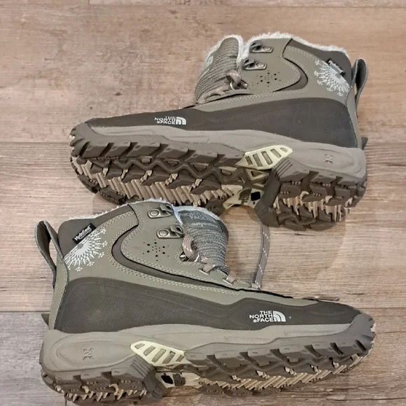 The North Face Olive Green Winter/ Water Proof Boots - Picture 10 of 10